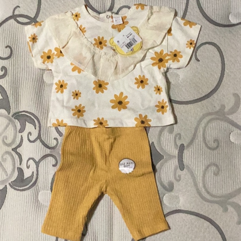 NWT Girls Matching Set 6-9m